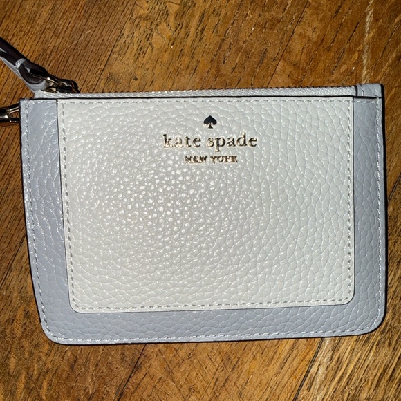 •KATE SPADE•NWT MOUNTAIN GRAY & WHITE COLORBLOCK LENA SMALL CARD HOLDER WRISTLET - Picture 4 of 9